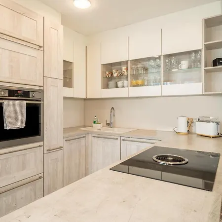 Suesse Stadtwohnung In Appartement *
